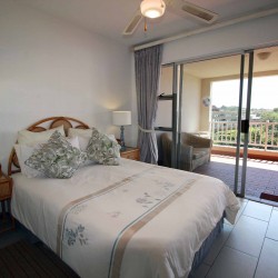 Laguna la Crete 70-Swimming pool-tennis courts-Uvongo South Coast KZN selfcatering place to stay