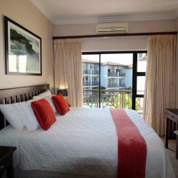 Topanga 34 is an air conditioned luxury 4 sleeper apartment in Uvongo, South Coast of KwaZulu Natal