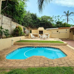 Kings Cottage is a 3 bedroom, 6 sleeper self-catering family holiday home is Shelly Beach on the South Coast of KwaZulu Natal with a sea view, swimming pool, WiFi and is walking distance to St Michael s Beach and local restaurants.