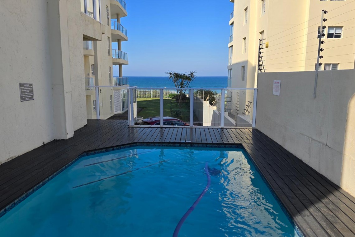 Lucien Sands 601 is a seafront self-catering penthouse with a 180º breaker sea view & a swimming pool, you can walk onto Lucien Blue Flag Beach & Margate beach from the 5th floor apartment.