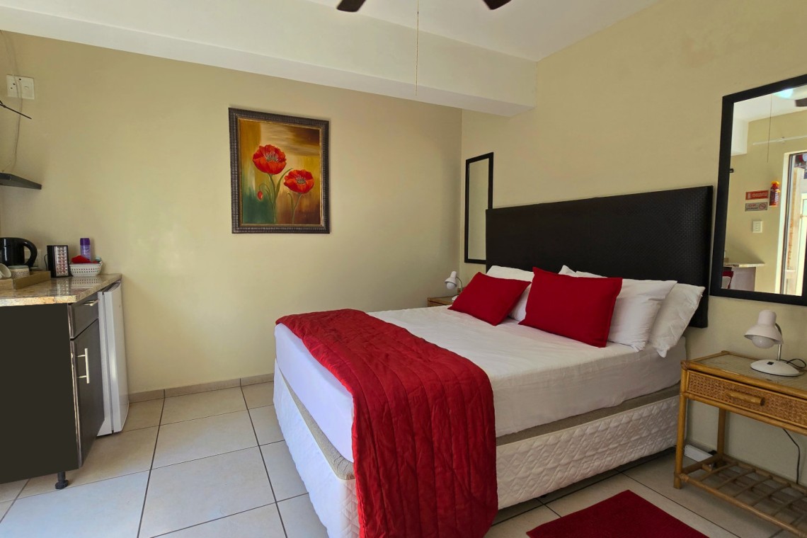 Frant@C is a 5 bedroom, 10 sleeper South Coast holiday house near Ramsgate Ski-boat Club in Ramsgate KwaZulu Natal, South Africa.