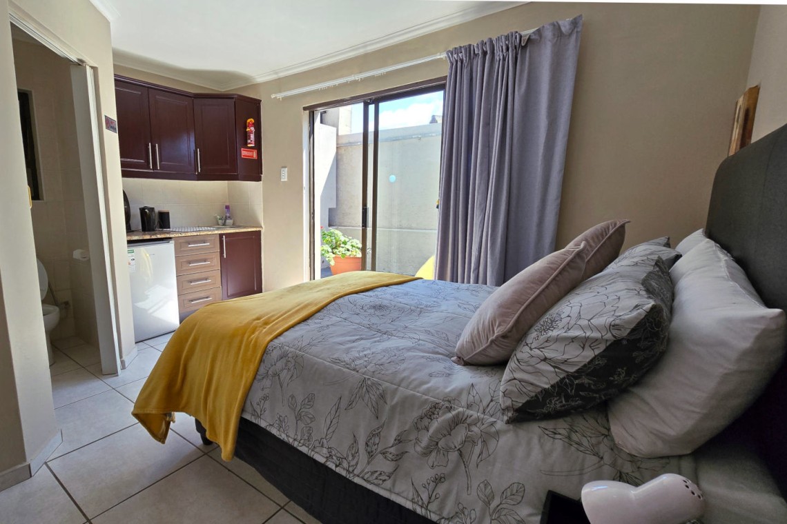 Frant@C is a 5 bedroom, 10 sleeper South Coast holiday house near Ramsgate Ski-boat Club in Ramsgate KwaZulu Natal, South Africa.