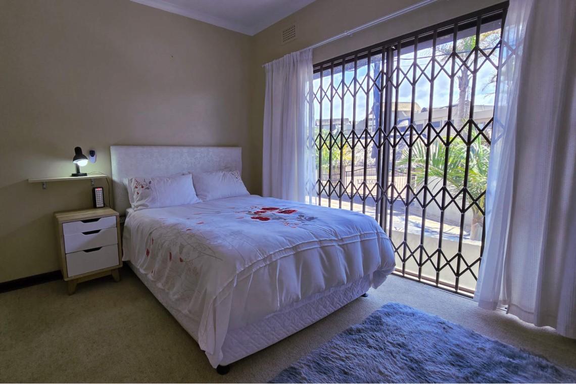 Frant@C is a 5 bedroom, 10 sleeper South Coast holiday house near Ramsgate Ski-boat Club in Ramsgate KwaZulu Natal, South Africa.