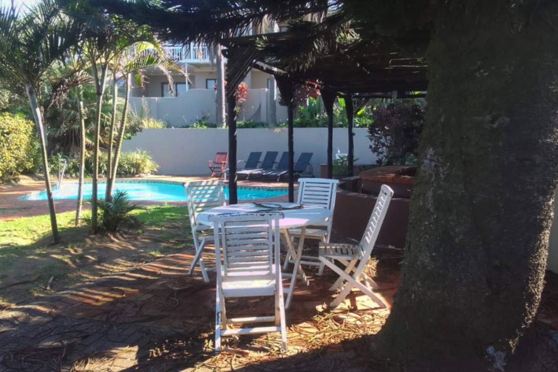 Banana Beach Club F1, a self-catering ground-floor studio in Melville on the Hibiscus Coast, located 50m from the beach, ideal for a small family holiday.