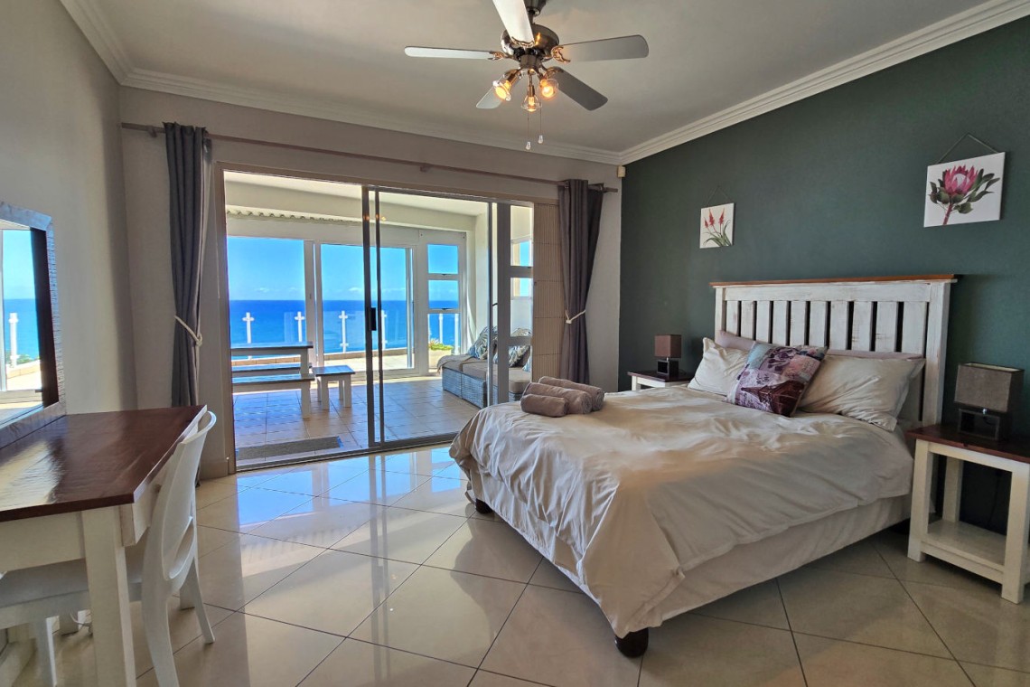 Aqua Surf 9 is a 6 Sleeper holiday apartment on the South Coast , this holiday home in Manaba with a 180° sea view is near a family-friendly Blue Flag beach.