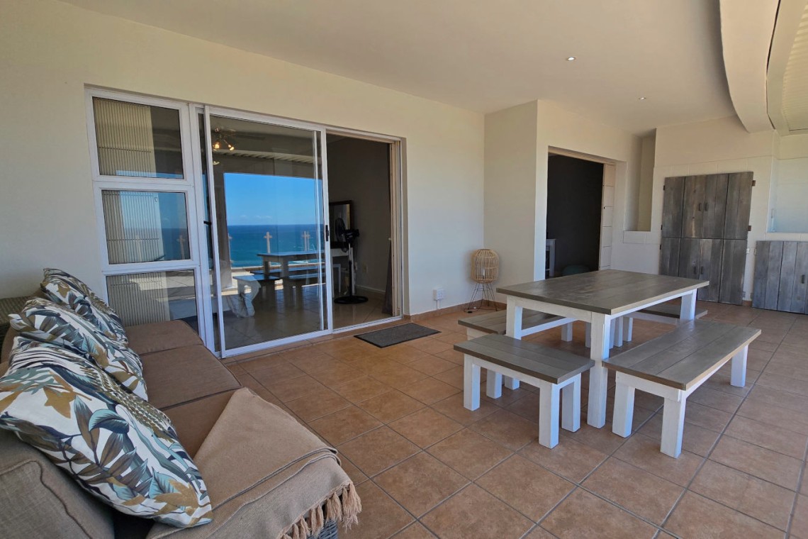 Aqua Surf 9 is a 6 Sleeper holiday apartment on the South Coast , this holiday home in Manaba with a 180° sea view is near a family-friendly Blue Flag beach.