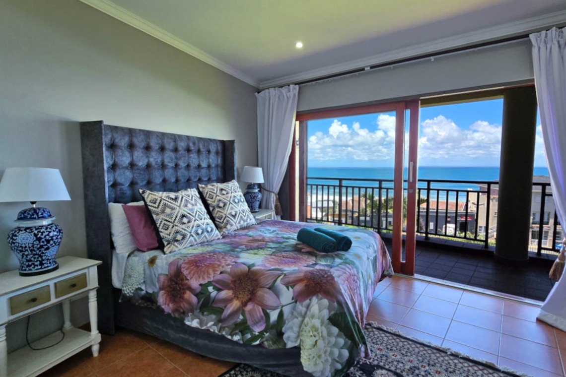 Stay at Kuta Beach 17 Ramsgate, a stunning 4-bedroom, 8-sleeper self-catering holiday apartment KZN with sea views, Wi-Fi, pool, and Smart TV.