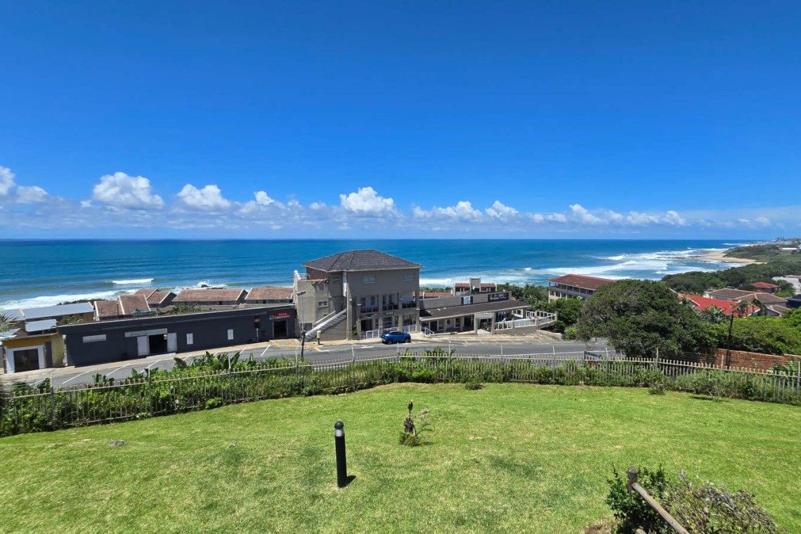 Stay at Kuta Beach 17 Ramsgate, a stunning 4-bedroom, 8-sleeper self-catering holiday apartment KZN with sea views, Wi-Fi, pool, and Smart TV.