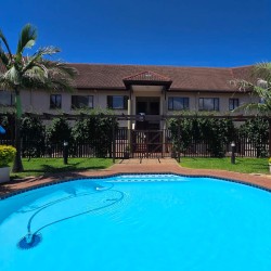 Stay at Kuta Beach 17 Ramsgate, a stunning 4-bedroom, 8-sleeper self-catering holiday apartment KZN with sea views, Wi-Fi, pool, and Smart TV.