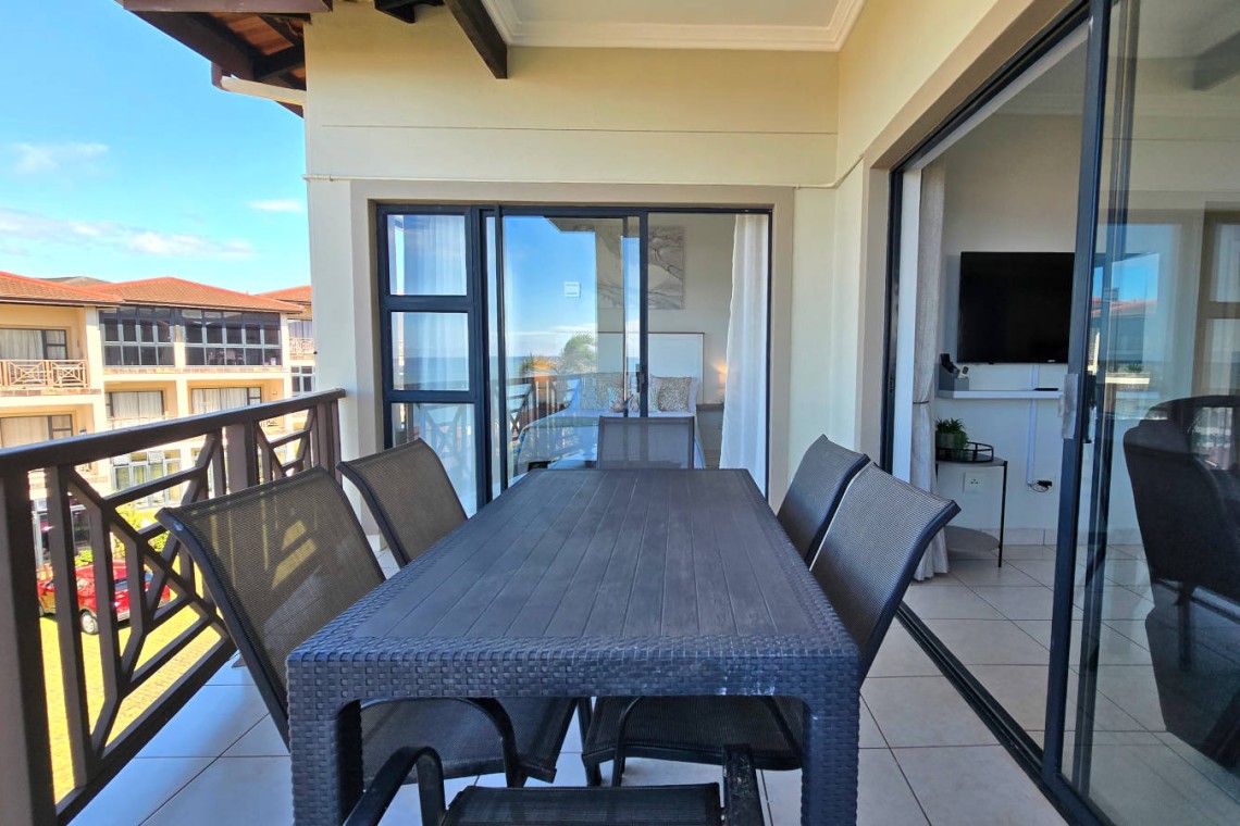 Topanga 71 is an exquisite self-catering apartment in Uvongo, an elegant South Coast holiday accommodation & an ideal family rental for a memorable KwaZulu-Natal getaway.