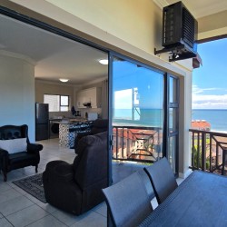 Topanga 71 is an exquisite self-catering apartment in Uvongo, an elegant South Coast holiday accommodation & an ideal family rental for a memorable KwaZulu-Natal getaway.