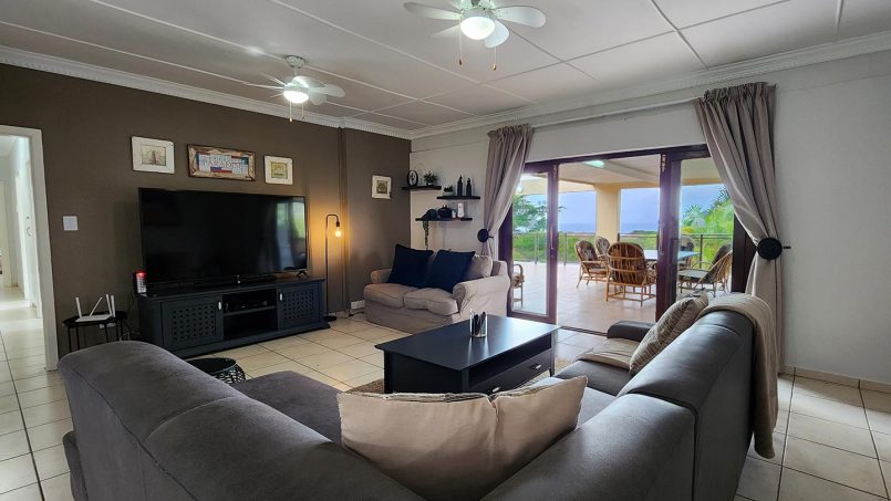 Kings Cottage is a 3 bedroom, 6 sleeper self-catering family holiday home is Shelly Beach on the South Coast of KwaZulu Natal with a sea view, swimming pool, WiFi and is walking distance to St Michael s Beach and local restaurants.