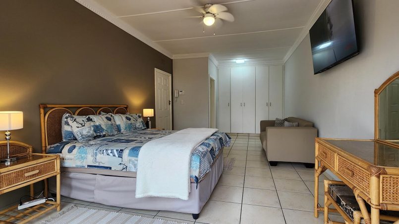 Kings Cottage is a 3 bedroom, 6 sleeper self-catering family holiday home is Shelly Beach on the South Coast of KwaZulu Natal with a sea view, swimming pool, WiFi and is walking distance to St Michael s Beach and local restaurants.