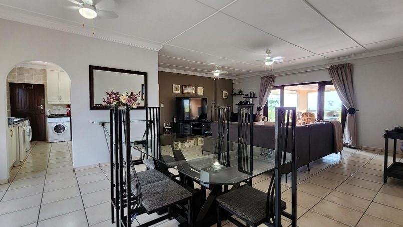 Kings Cottage is a 3 bedroom, 6 sleeper self-catering family holiday home is Shelly Beach on the South Coast of KwaZulu Natal with a sea view, swimming pool, WiFi and is walking distance to St Michael s Beach and local restaurants.
