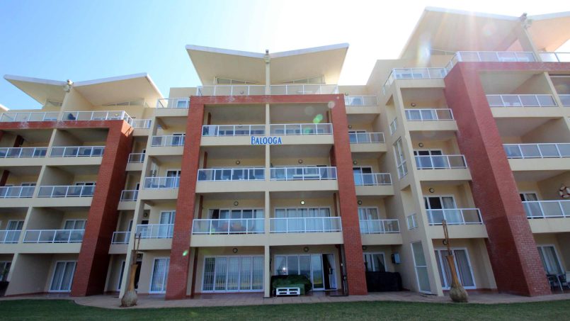 On the Margate seafront South Coast of KZN is Balooga 8. A 7 sleeper lovely seaviews - Building - Happy Holiday Homes