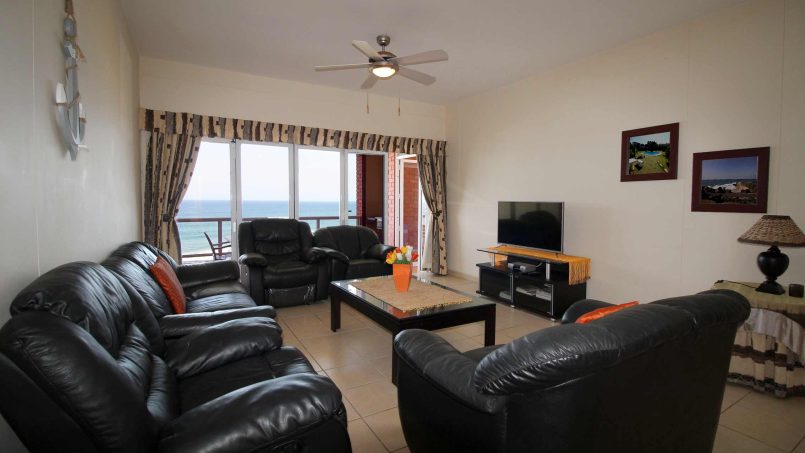On the Margate seafront South Coast of KZN is Balooga 8. A 7 sleeper lovely seaviews - Lounge - Happy Holiday Homes
