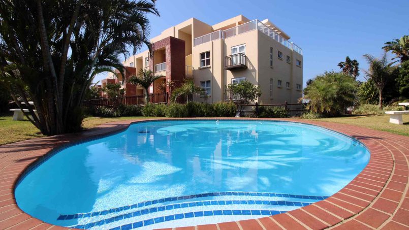 On the Margate seafront on the South Coast of KZN is Balooga 8. A 7 sleeper with breathtaking sea views. Walk to Margate town, beach and the Pier - Swimming pool - Happy Holiday Homes