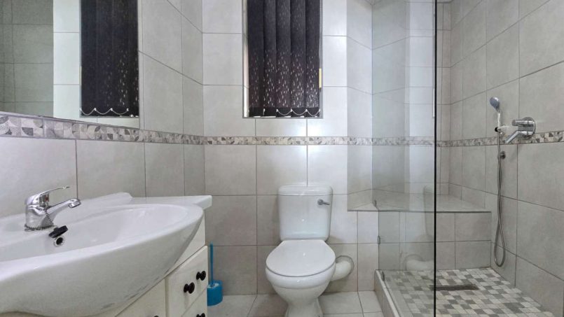 Chardonnay Cabanas 2 is an 8 sleeper, self-catering, seafront holiday home on Uvongo Main Beach.