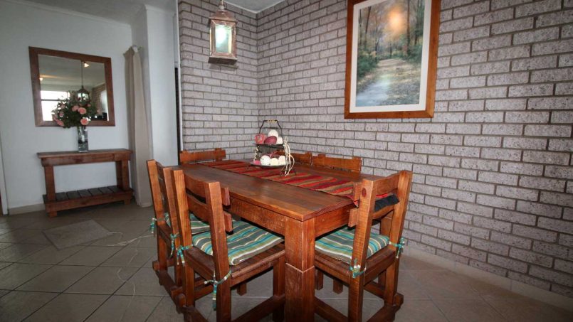 Self-catering holiday home for Easter, July, December or Long weekends in Uvongo on the South Coast of KZN, South Africa - Summer Rocks 8