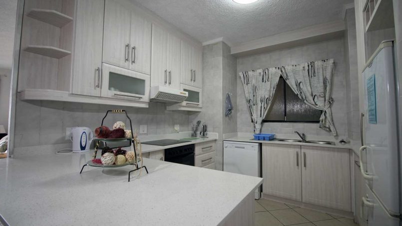 Self-catering holiday home for Easter, July, December or Long weekends in Uvongo on the South Coast of KZN, South Africa - Summer Rocks 8