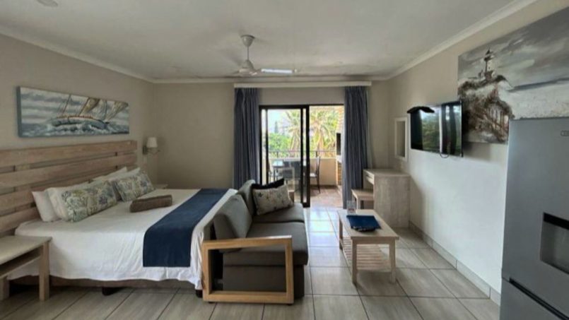 Banana Beach Club F1, a self-catering ground-floor studio in Melville on the Hibiscus Coast, located 50m from the beach, ideal for a small family holiday.