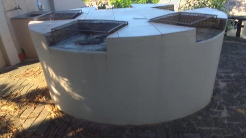 Banana Beach Club F1, a self-catering ground-floor studio in Melville on the Hibiscus Coast, located 50m from the beach, ideal for a small family holiday.