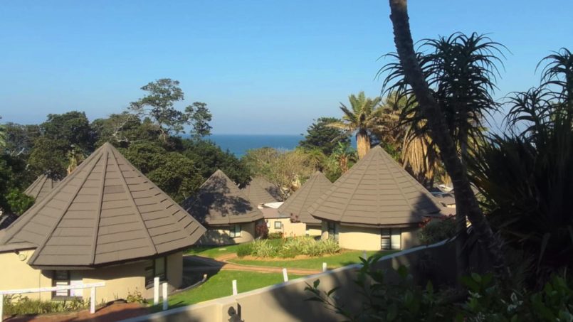 Banana Beach Club F1, a self-catering ground-floor studio in Melville on the Hibiscus Coast, located 50m from the beach, ideal for a small family holiday.