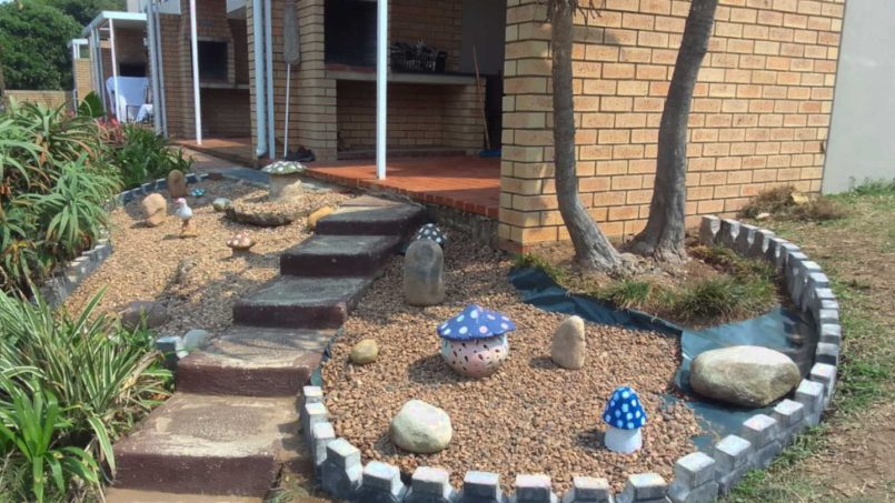 Banana Beach Club F1, a self-catering ground-floor studio in Melville on the Hibiscus Coast, located 50m from the beach, ideal for a small family holiday.