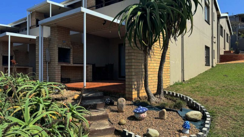 Banana Beach Club F1, a self-catering ground-floor studio in Melville on the Hibiscus Coast, located 50m from the beach, ideal for a small family holiday.