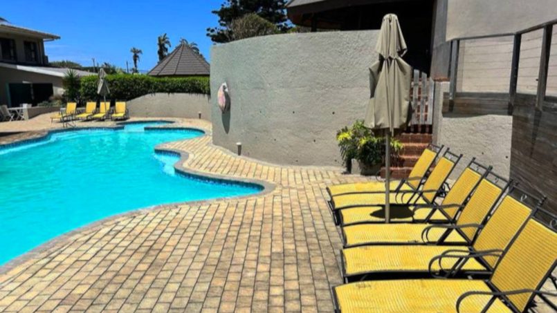 Banana Beach Club F1, a self-catering ground-floor studio in Melville on the Hibiscus Coast, located 50m from the beach, ideal for a small family holiday.