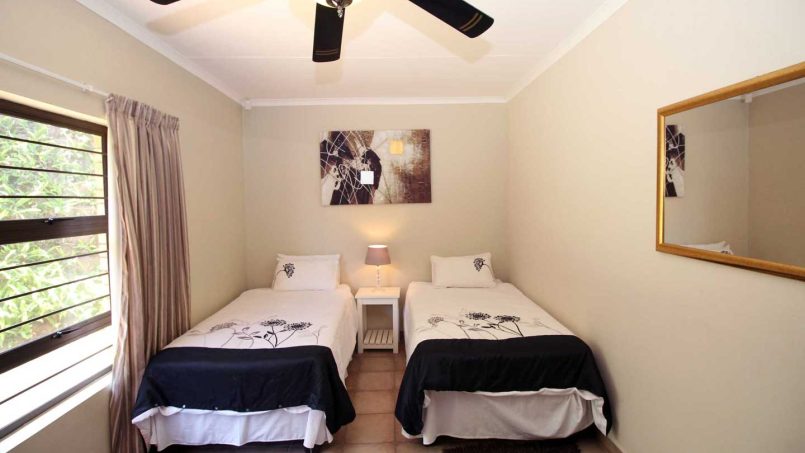 Castaro Beach Lodge - 4 Bedroom 8 sleeper self-catering holiday house in Ramsgate with solar panels and filtered borehole water - South Coast of KZN.