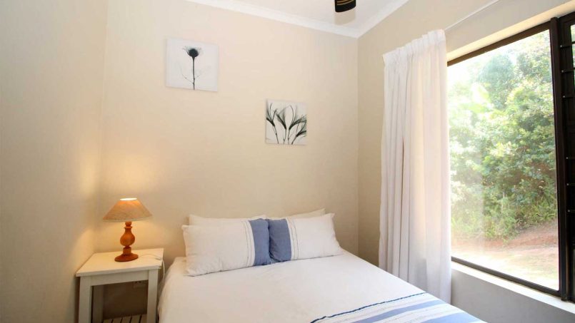 Castaro Beach Lodge - 4 Bedroom 8 sleeper self-catering holiday house in Ramsgate with solar panels and filtered borehole water - South Coast of KZN.