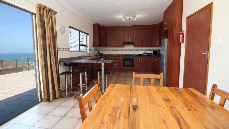 Castaro Beach Lodge - 4 Bedroom 8 sleeper self-catering holiday house in Ramsgate with solar panels and filtered borehole water - South Coast of KZN.
