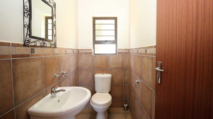 Castaro Beach Lodge - 4 Bedroom 8 sleeper self-catering holiday house in Ramsgate with solar panels and filtered borehole water - South Coast of KZN.