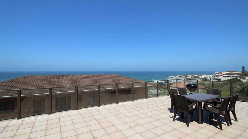Castaro Beach Lodge - 4 Bedroom 8 sleeper self-catering holiday house in Ramsgate with solar panels and filtered borehole water - South Coast of KZN.