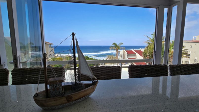 Sea view overlooking Uvongo Beach from the bar in Chardonnay Cabanas 5 patio