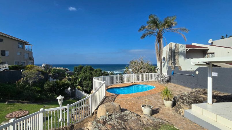 Swimming pool and direct beach gate access at Chardonnay Cabanas 5