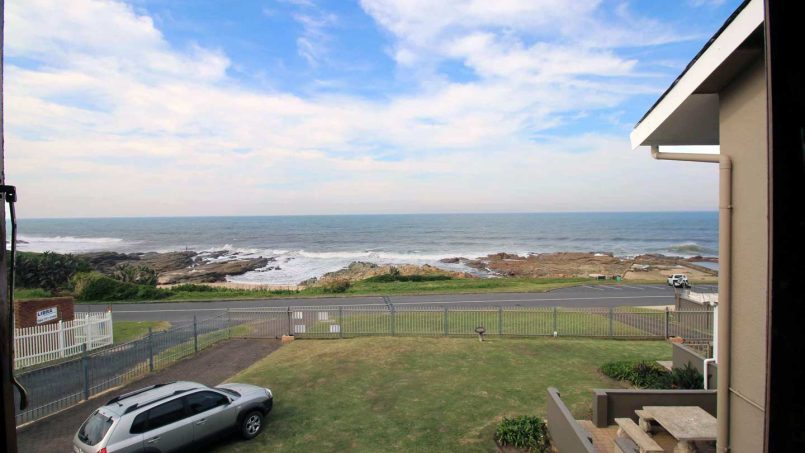 Walk to Lucien Main Beach from this self-catering holiday duplex in Manaba Beach on the South Coast of KZN - Carrick a Rede 3