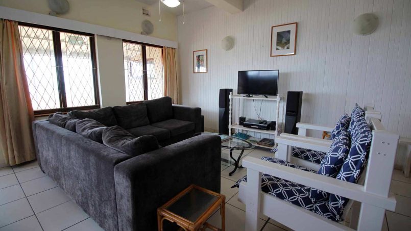 Self-catering holiday duplex in Manaba Beach on the South Coast of KZN - Carrick a Rede 3