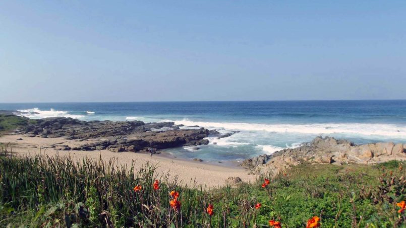 Shad Bay in opposite Carrick a Rede 3, a self-catering holiday duplex in Manaba Beach on the South Coast of KZN.