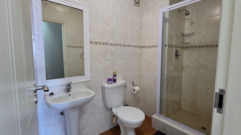 Stay at Kuta Beach 17 Ramsgate, a stunning 4-bedroom, 8-sleeper self-catering holiday apartment KZN with sea views, Wi-Fi, pool, and Smart TV.