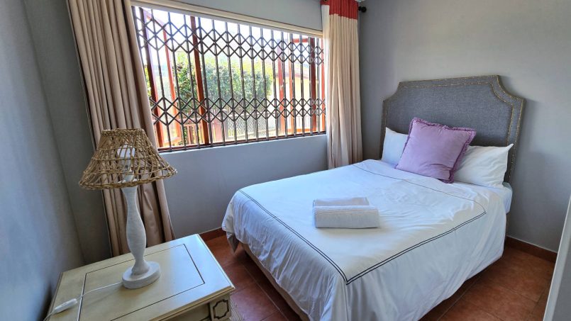 Stay at Kuta Beach 17 Ramsgate, a stunning 4-bedroom, 8-sleeper self-catering holiday apartment KZN with sea views, Wi-Fi, pool, and Smart TV.