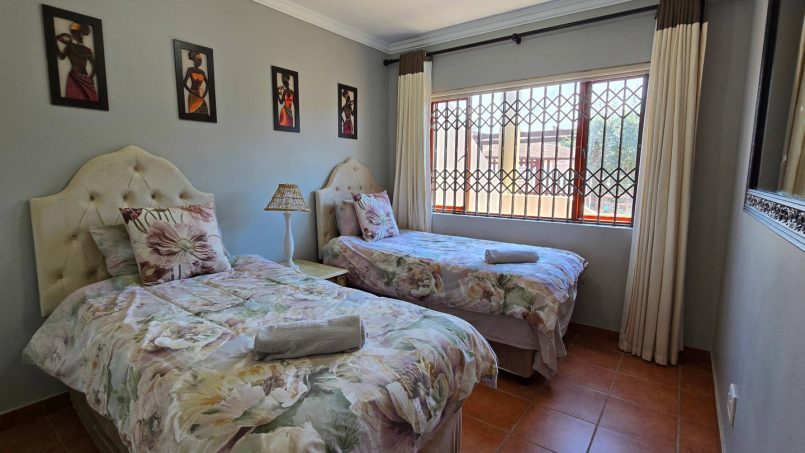 Stay at Kuta Beach 17 Ramsgate, a stunning 4-bedroom, 8-sleeper self-catering holiday apartment KZN with sea views, Wi-Fi, pool, and Smart TV.