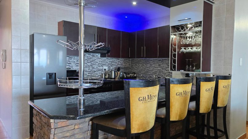 Stay at Kuta Beach 17 Ramsgate, a stunning 4-bedroom, 8-sleeper self-catering holiday apartment KZN with sea views, Wi-Fi, pool, and Smart TV.