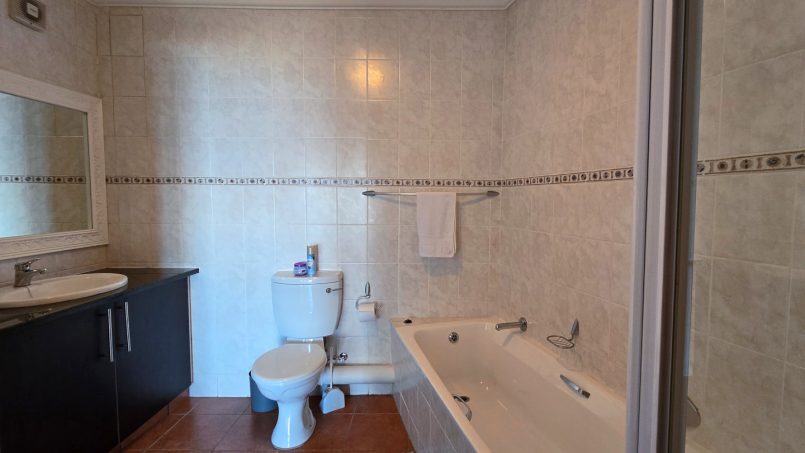 Stay at Kuta Beach 17 Ramsgate, a stunning 4-bedroom, 8-sleeper self-catering holiday apartment KZN with sea views, Wi-Fi, pool, and Smart TV.