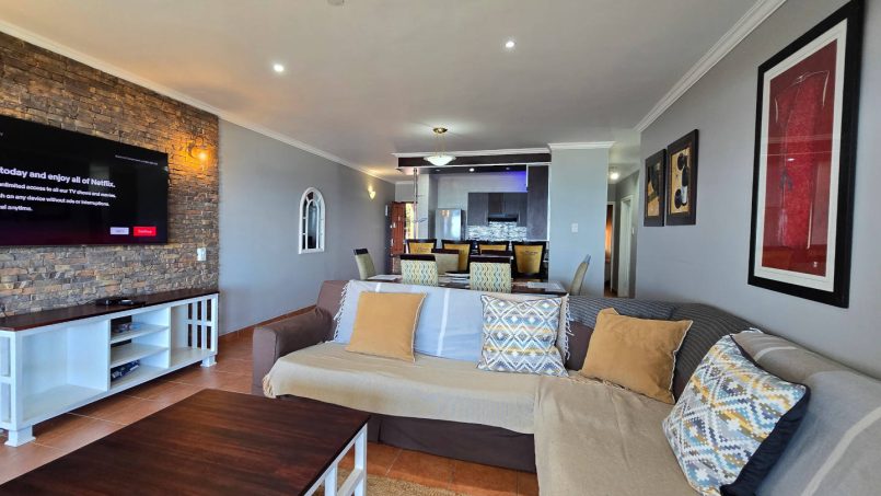 Stay at Kuta Beach 17 Ramsgate, a stunning 4-bedroom, 8-sleeper self-catering holiday apartment KZN with sea views, Wi-Fi, pool, and Smart TV.