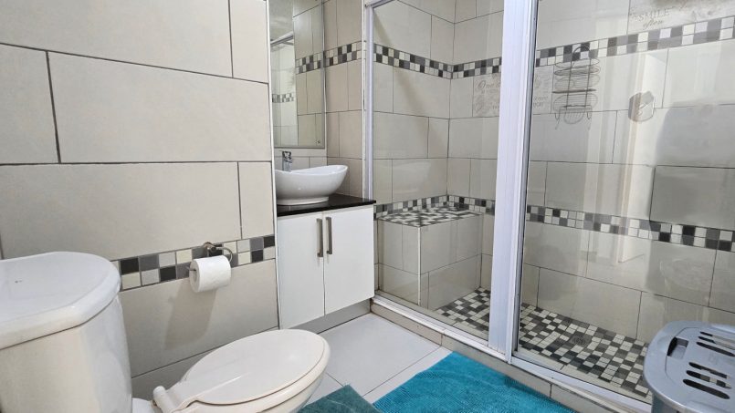 Laguna la Crete 102 in Uvongo is a holiday rental beachfront apartment offering self-catering family-friendly holiday accommodation on the South Coast of KwaZulu Natal