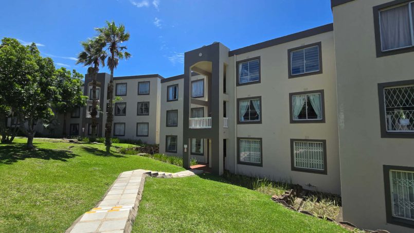 Laguna la Crete 102 in Uvongo is a holiday rental beachfront apartment offering self-catering family-friendly holiday accommodation on the South Coast of KwaZulu Natal