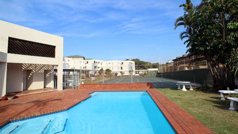 Swimming pool at Chesapeake Bay 22 family self-catering accommodation Margate