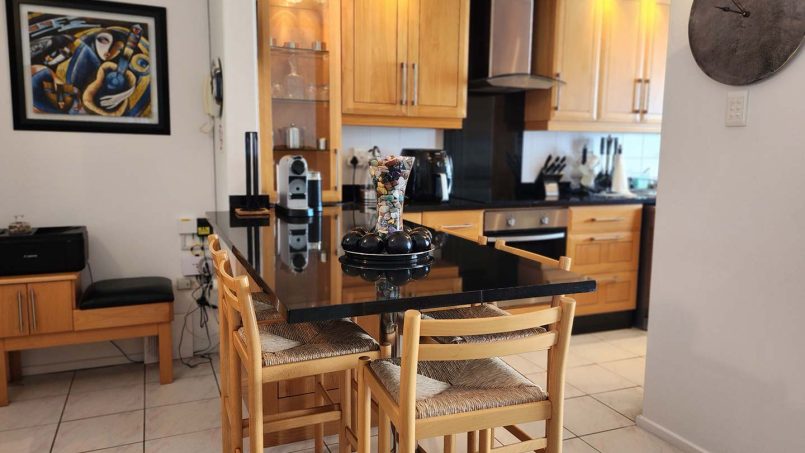 The breakfast counter at Octavia 7 in Manaba Beach